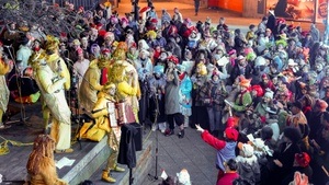 Singender Ebertplatz mit De Neppesser Stääne und dem Thekenterzett