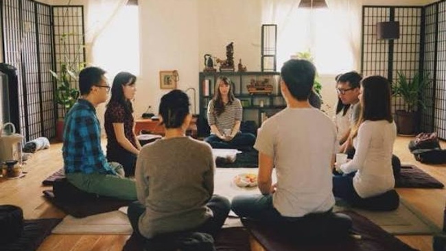 Meditations-Abend in der Plum Village Tradition (Sangha-Treffen in der Tradition von Thich Nhat Hanh)