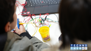 JULIUS CLUB: Makey Makey Musikproduktion – Musik machen mal anders!