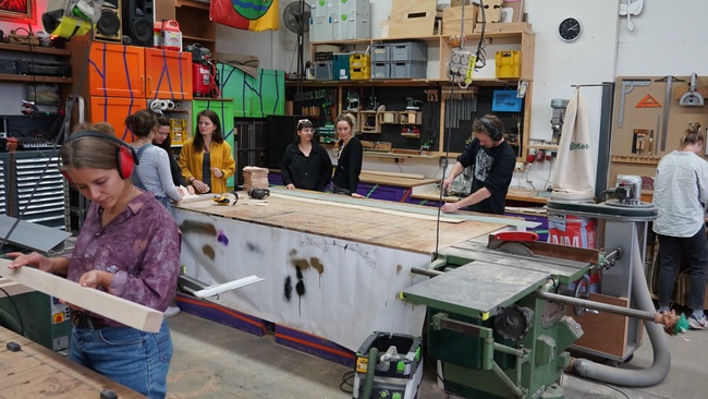 Kleinmöbelbau | Grundlagen der maschinellen Holzbearbeitung