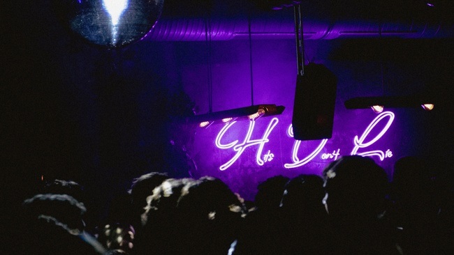 PARTY // HITS DON'T LIE - TANZ IN DEN MAI