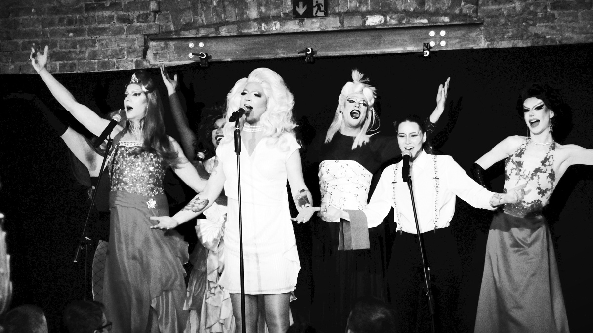 Foxy Few\u002Dsha Dragtainment