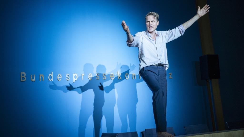 EIN VOLKSBÜRGER A CITIZEN OF THE PEOPLE