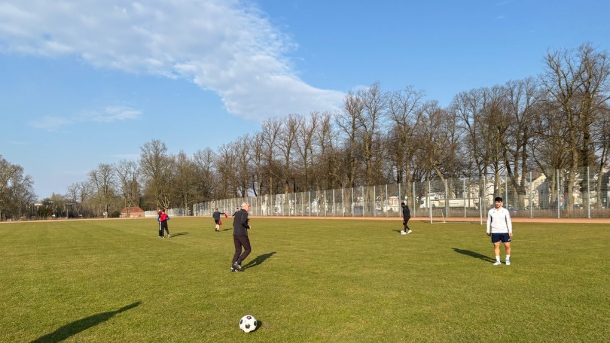 JUGAD pick-up football / pick-up Soccer