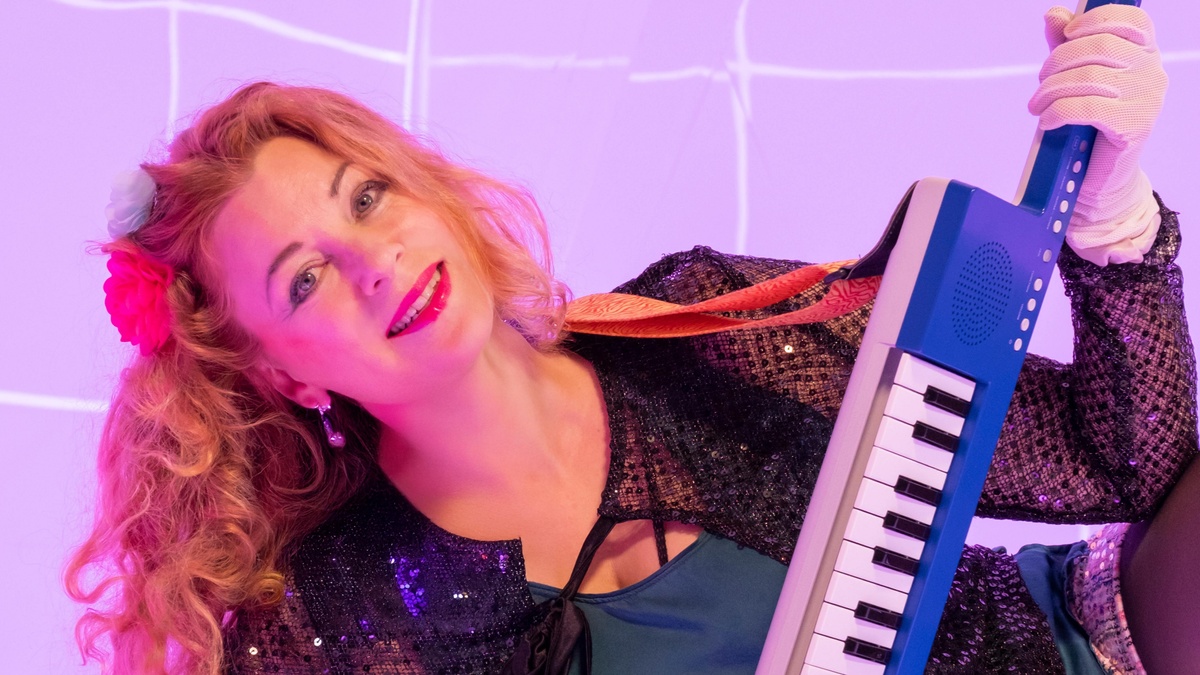 Queen des Punkchanson, Iris Lamouyette