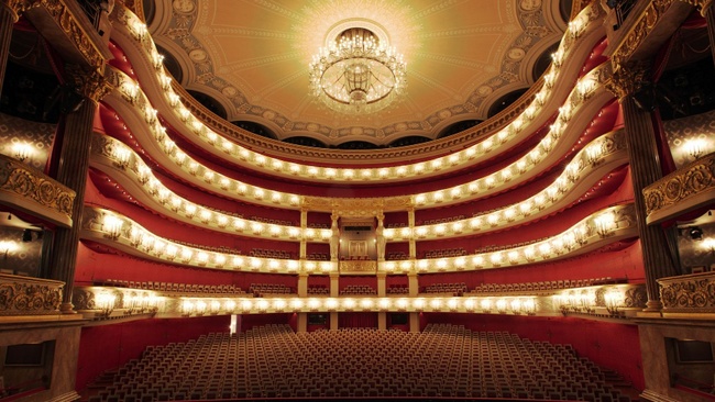 FÜHRUNG DURCH DAS NATIONALTHEATER