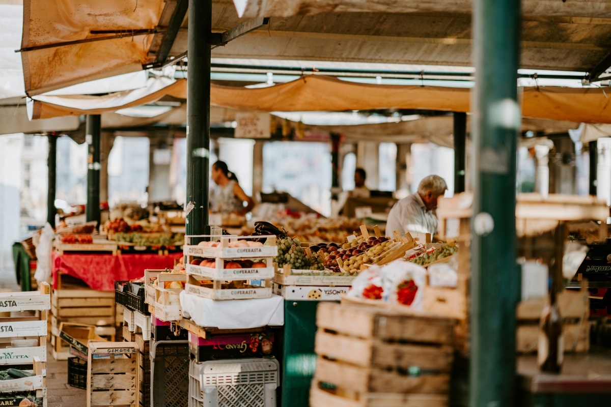 Weihnachtsmarkt auf dem Holstenplatz