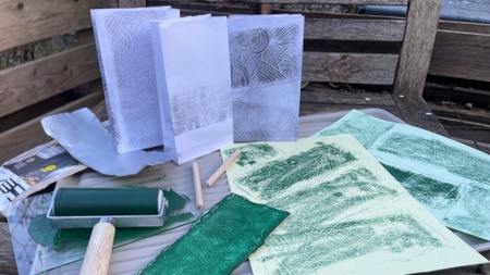 Drucken und Gestalten mit Milchkartons Upcycling in der Buchwerkstatt