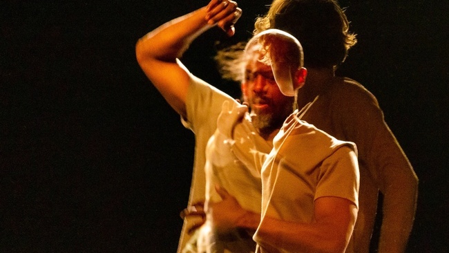 ROHSTOFF – Improvisation aus Tanz, Wort und Musik