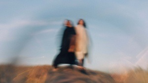 SHE* WHO REMEMBERS - FLINTA & KRIEG