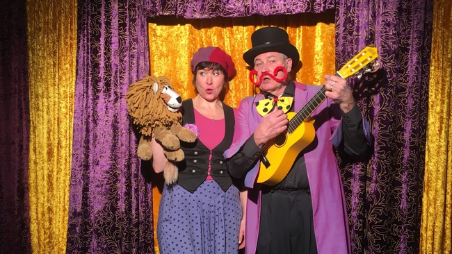 Christof & Vladi Altmann: Der Löwe lacht — Ein Faschings-Liederzirkus