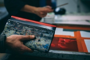 Linolschnitt und Druck (Schneiden, Stempeln, Drucken)