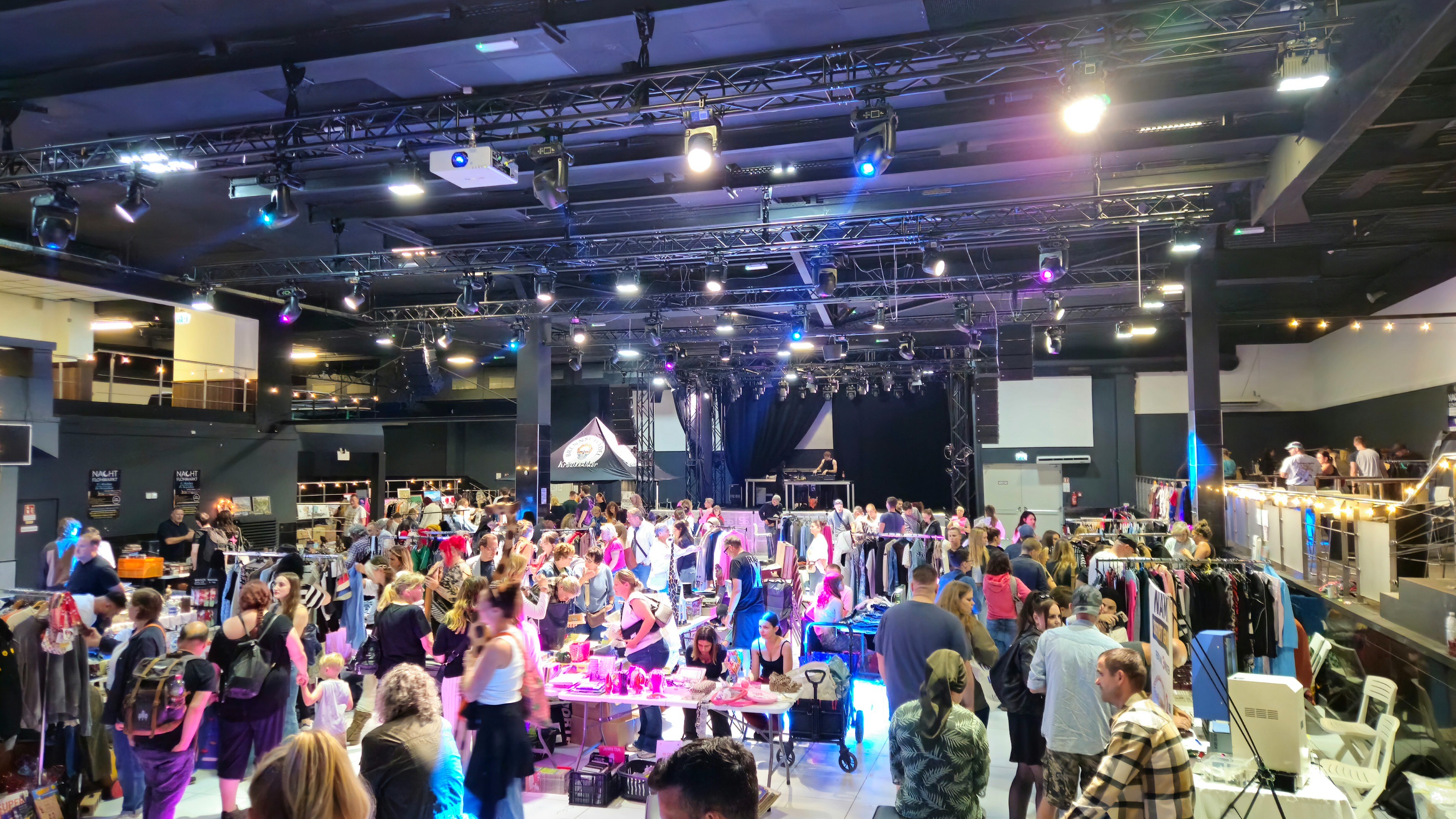 Nachtflohmarkt Bochumer Eventcenter mit DJ