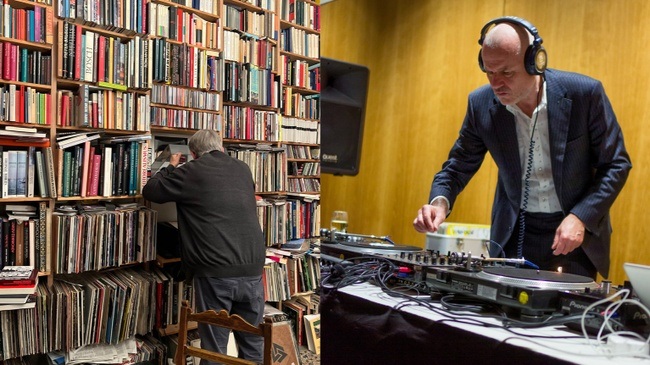 Sounds of the Cities: Klaus & Klaus & Co. Ein Abend zum ersten Todestag von Klaus Ronneberger.  Kommentiertes Auflegen mit Klaus Walter, Hits aus Ronnebergers Plattensammlung