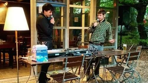 Schallplattenauktion im Biergarten mit Ben Ebelt & Max Kinski