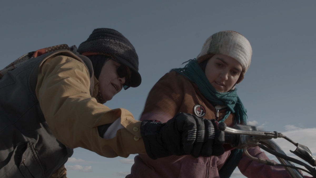 DOK Sommerkino: CUTTING THROUGH ROCKS (7CL SOMMERKINO)