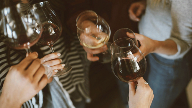 Drinks & New Friends: Lasst uns das Ende der Woche feiern!🍻