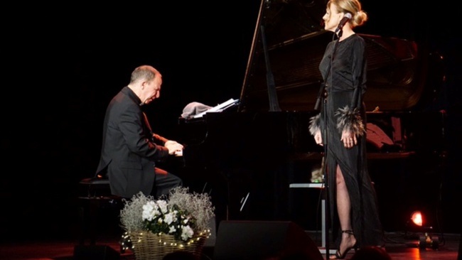 Live im Foyer – Jasmin Bayer und Davide Roberts