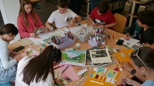 SCHREIB­-BAR. Kreativ­werk­statt für DaF-Schüler­*innen