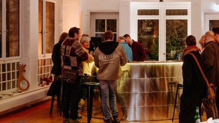 Bar-Abend: Wo ist mein Platz? Gespräche über das Drinnen und Draußen in Gruppen