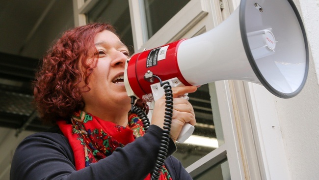 "Megalophonia" - Performance von Elianna Renner