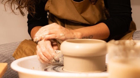 Deine Hände formen den Ton – deine Seele findet die Stille