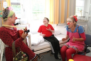 Juhuuu, Besuch! Kinder fragen eine Klinikclownin