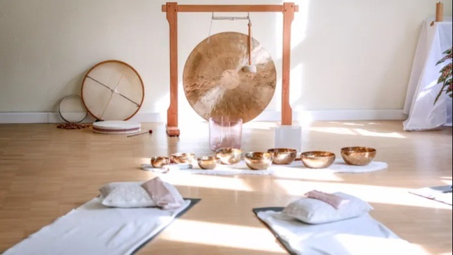 *Heilsame Klänge für Körper und Geist* Soundbath mit Elina Lumida | 22.2.2026, 17-18:30 Uhr