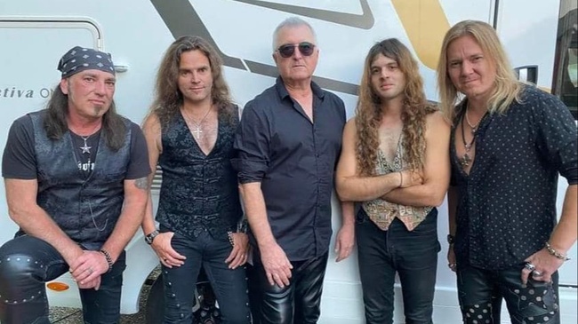 Bonfire + Half Step Down / Sommer am Kiez