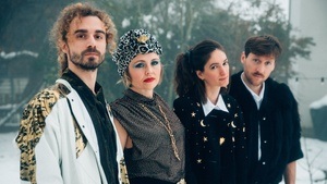 Die Nowak und die Leute aus der Raucherpause