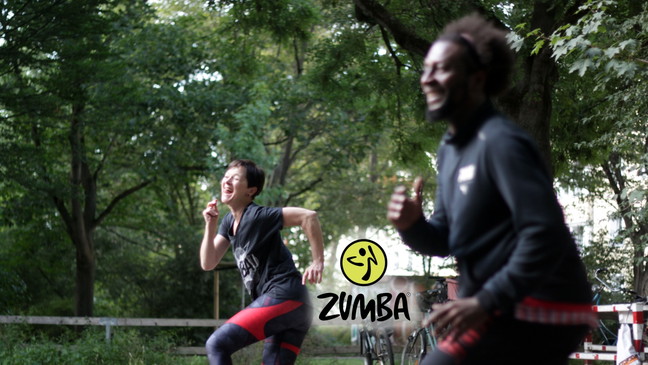 ZUMBA AM DIENSTAG Tanz-Fitness mit Workout & Stretching