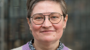 Die Revolution hat ein weibliches Gesicht. Frauen, Widerstand und demokratische Hoffnung in Belarus;  Madame Courage – Diversität und Demokratie weiblicher Stimmen