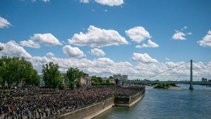 Frühlingsfest auf der Rheinuferpromenade
