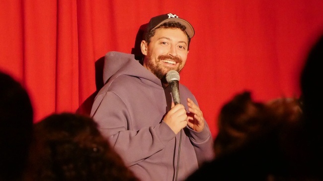 BERLINER STAND UP SHOW x WIR ARBEITEN DRAN x neue Jokes von Berlins besten Comedians, immer mit wechselndem Line Up und Special Guests!