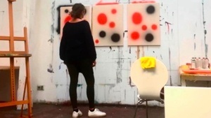 „Dots Everywhere“ – Kunstausstellung von Sara von Meer vom 3. bis 31. März im DasWohnzimmerGiesing, München