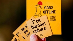 The Offline Club Pop-Up Space 💛🎉📵
