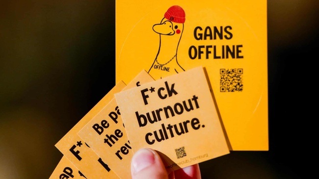 The Offline Club Pop-Up Space 💛🎉📵