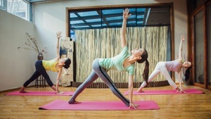Stretching und Power-Gym für Frauen