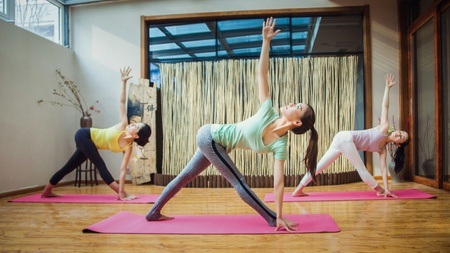 Stretching und Power-Gym für Frauen