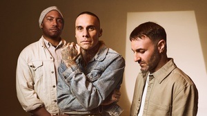 LETLIVE.