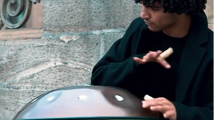 Handpan live im Innenhof der Scheunerei