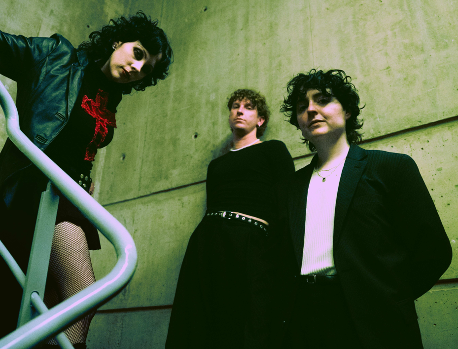 PALE WAVES