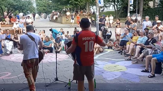 Mitsingkonzert auf dem Ebertplatz