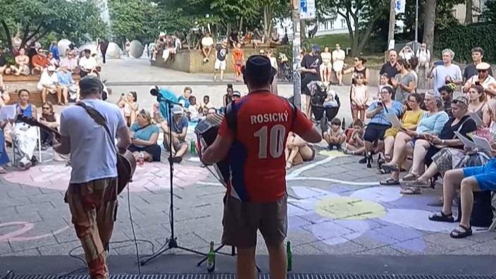Mitsingkonzert auf dem Ebertplatz