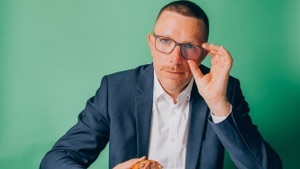 "Der Küchenschrank"-  Lesung und Gespräch mit Johannes J. Arens
