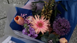 MAKE YOUR OWN BOUQUET