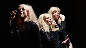 How to survive with Hildegard Knef - Eine Rettung in 10 Liedern
