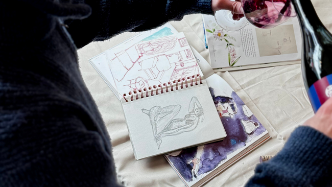 Aktzeichnen mit Stift, Farbe und Wein bei Entkorkte Kunst