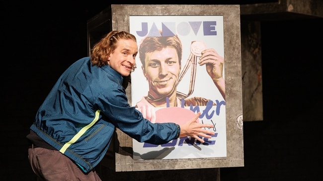 51. Mülheimer Theatertage: "Schmetterball" von Dorian Brunz