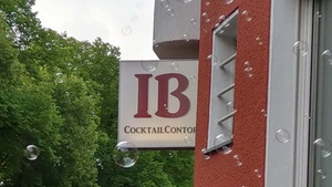 Cocktailbar-Flohmarkt am Sülzgürtel 76a